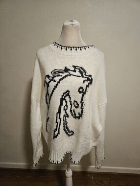 sweet generis horse sweater black and white Large